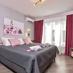 ROSÉ one bedroom designer apartment in city centre