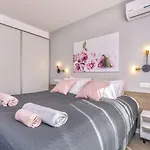 ROSÉ one bedroom designer apartment in city centre