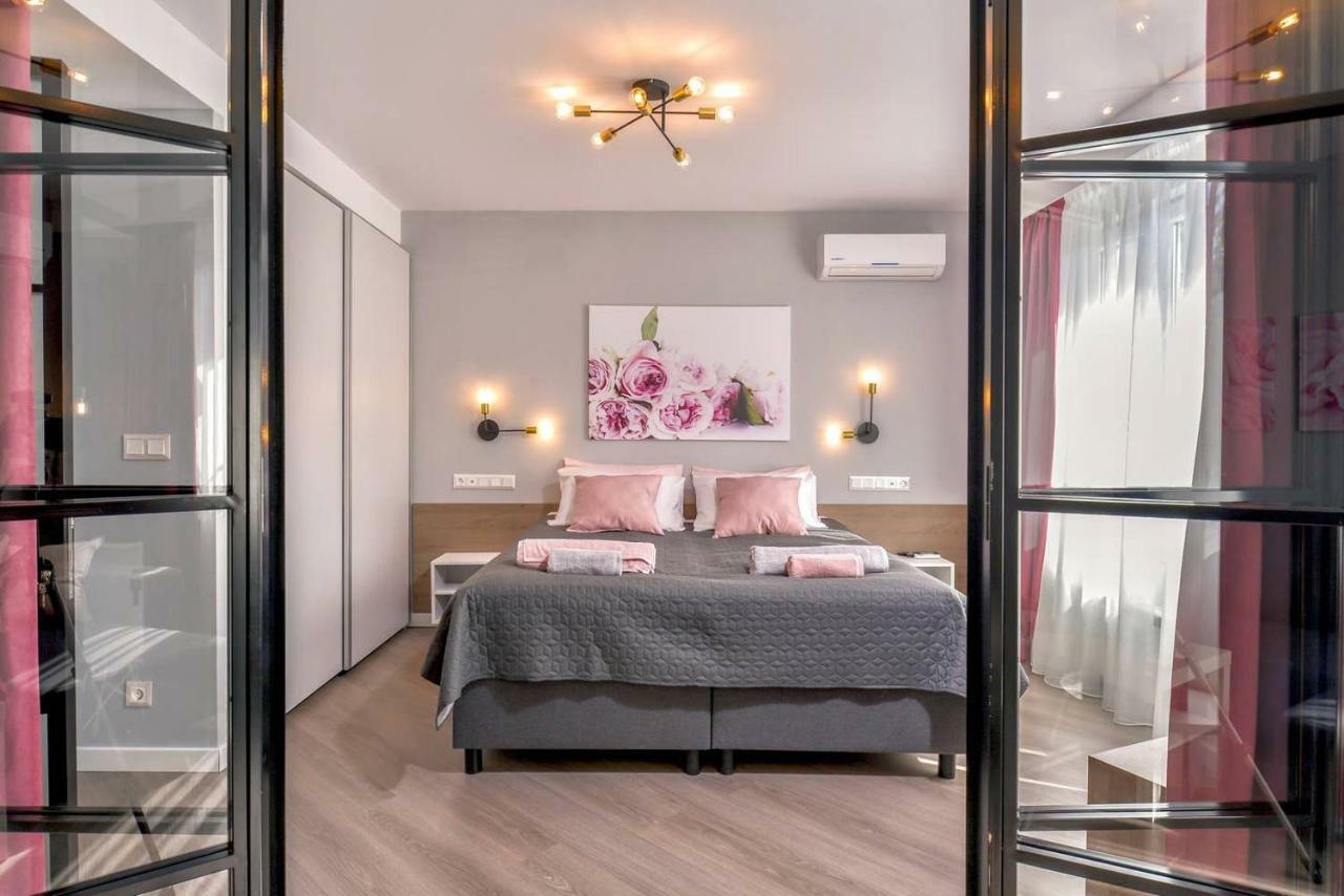Rosé One Bedroom Designer In Centre Sofia