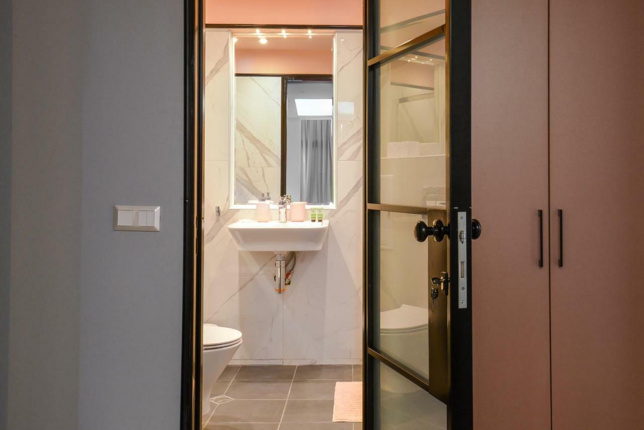 Rosé One Bedroom Designer In Centre *