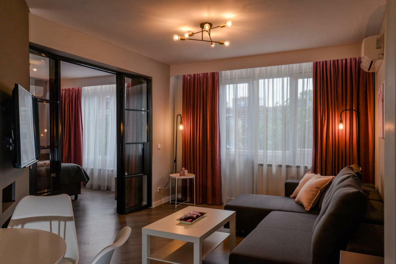 Rosé One Bedroom Designer In Centre *